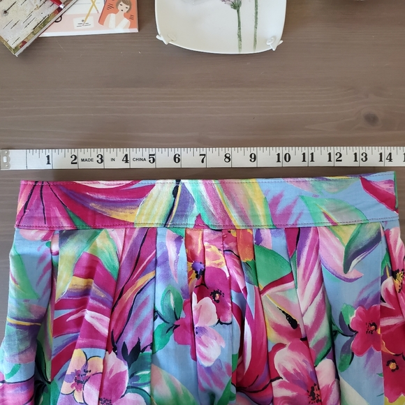VINTAGE Large Pleat Floral Skirt - Picture 10 of 11